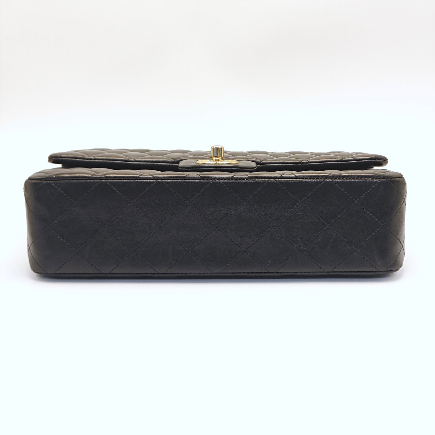 Chanel - Classic Flap Bag - Lambskin leather - Black with Gold-Tone Hardware - (Medium)