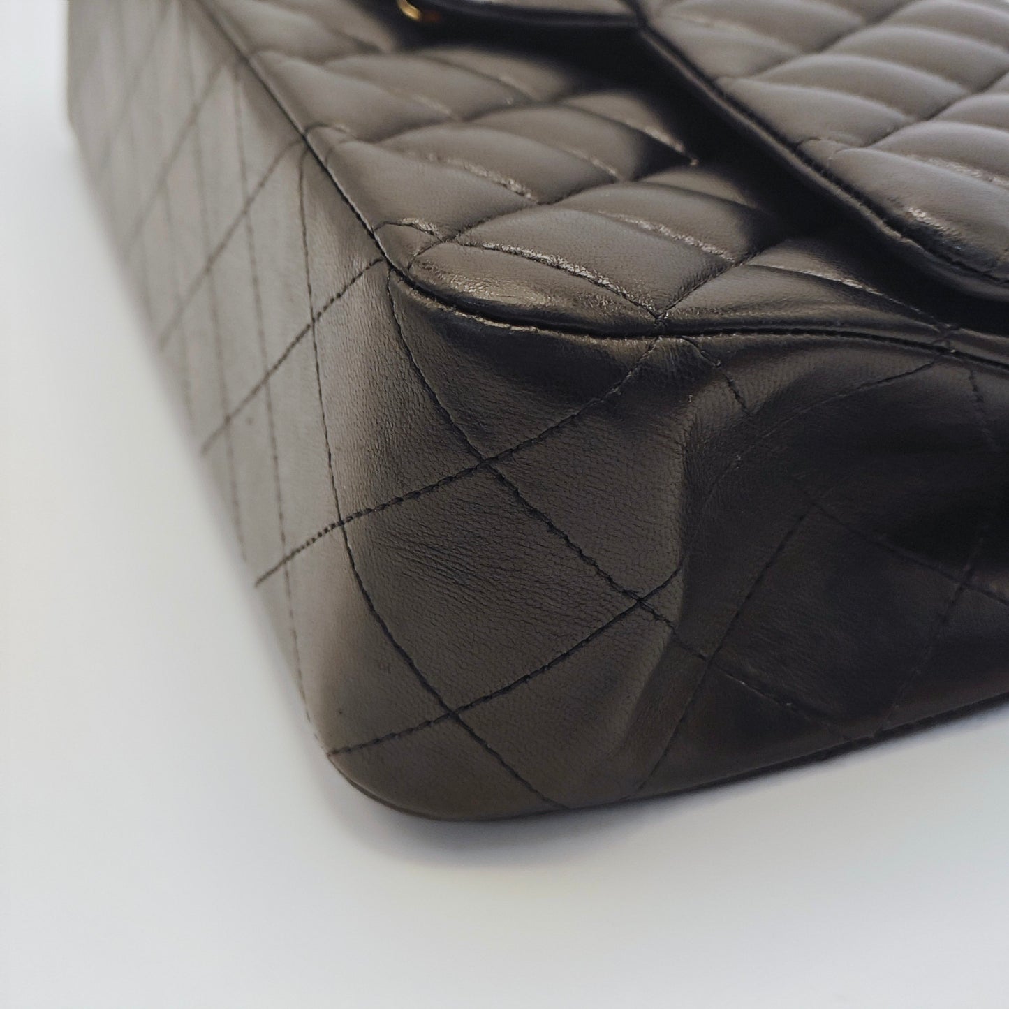 Chanel - Classic Flap Bag - Lambskin leather - Black with Gold-Tone Hardware - (Medium)