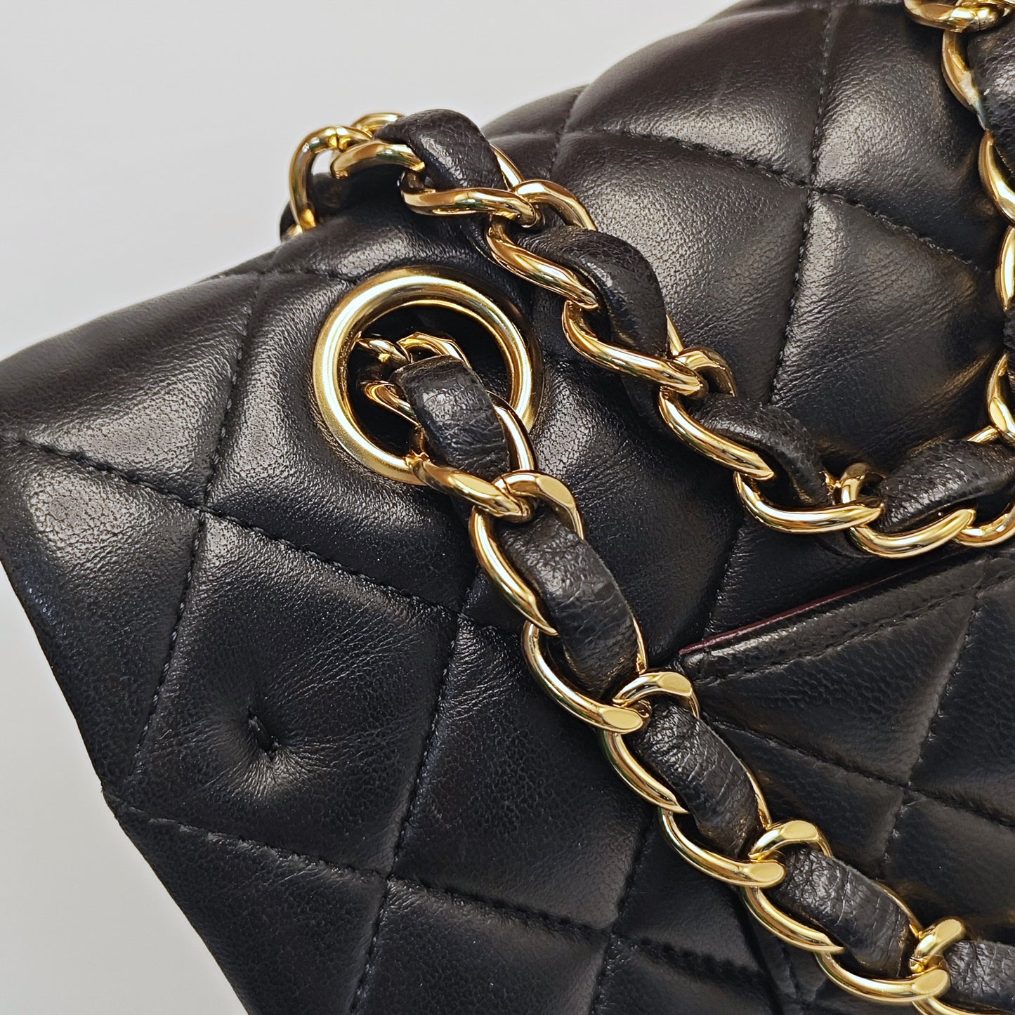 Chanel - Classic Flap Bag - Lambskin leather - Black with Gold-Tone Hardware - (Medium)