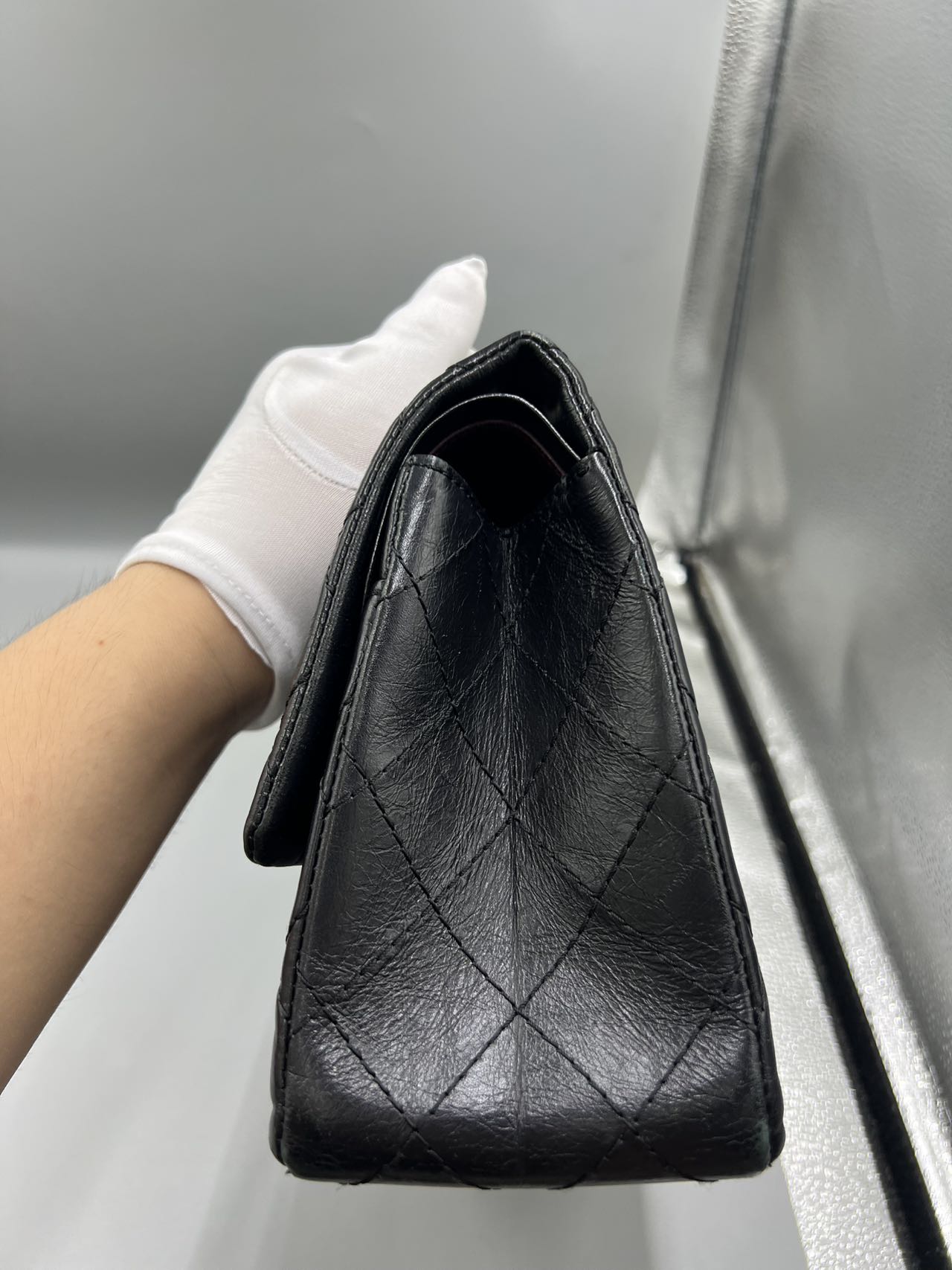 Chanel - 2.55 Reissue Flap Bag - Aged calfskin leather - Black - (Medium)