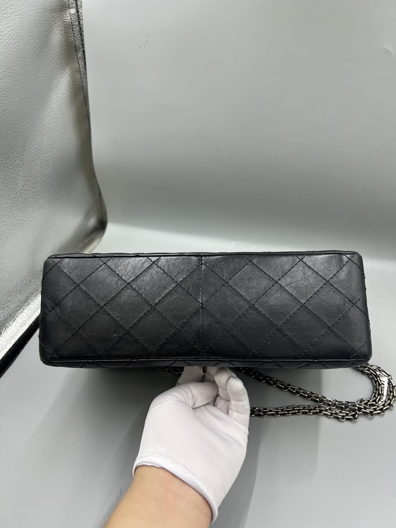 Chanel - 2.55 Reissue Flap Bag - Aged calfskin leather - Black - (Medium)