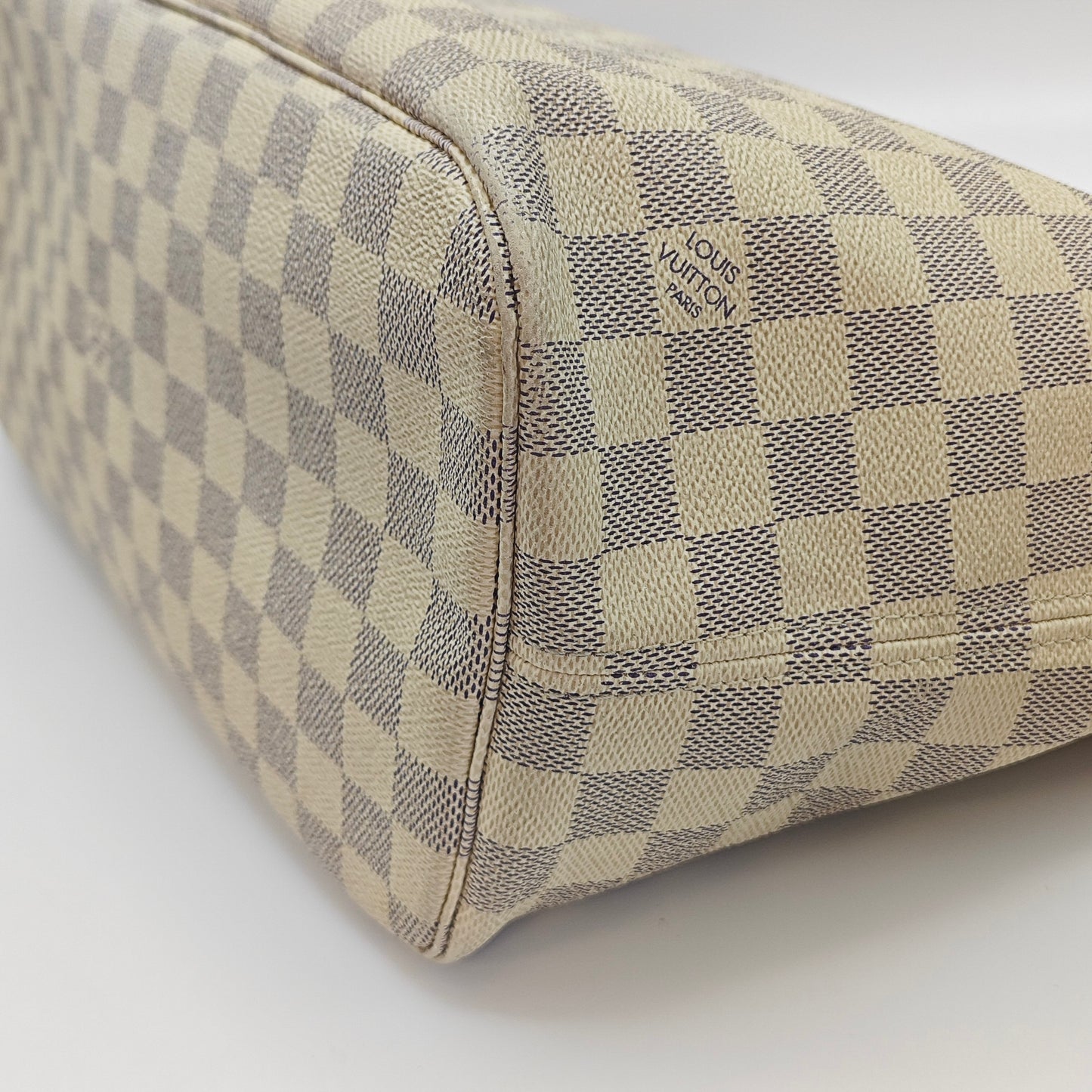 Louis Vuitton - Neverfull MM - Damier Azur coated canvas with Vachetta leather trim - White - (Medium)