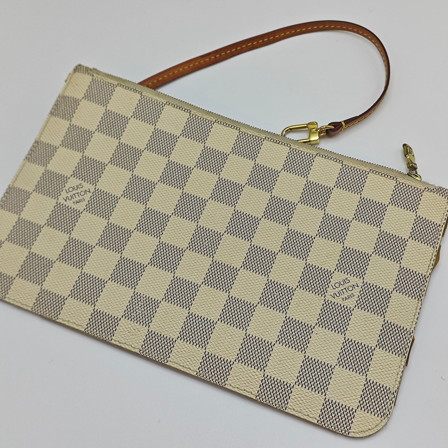 Louis Vuitton - Neverfull MM - Damier Azur coated canvas with Vachetta leather trim - White - (Medium)