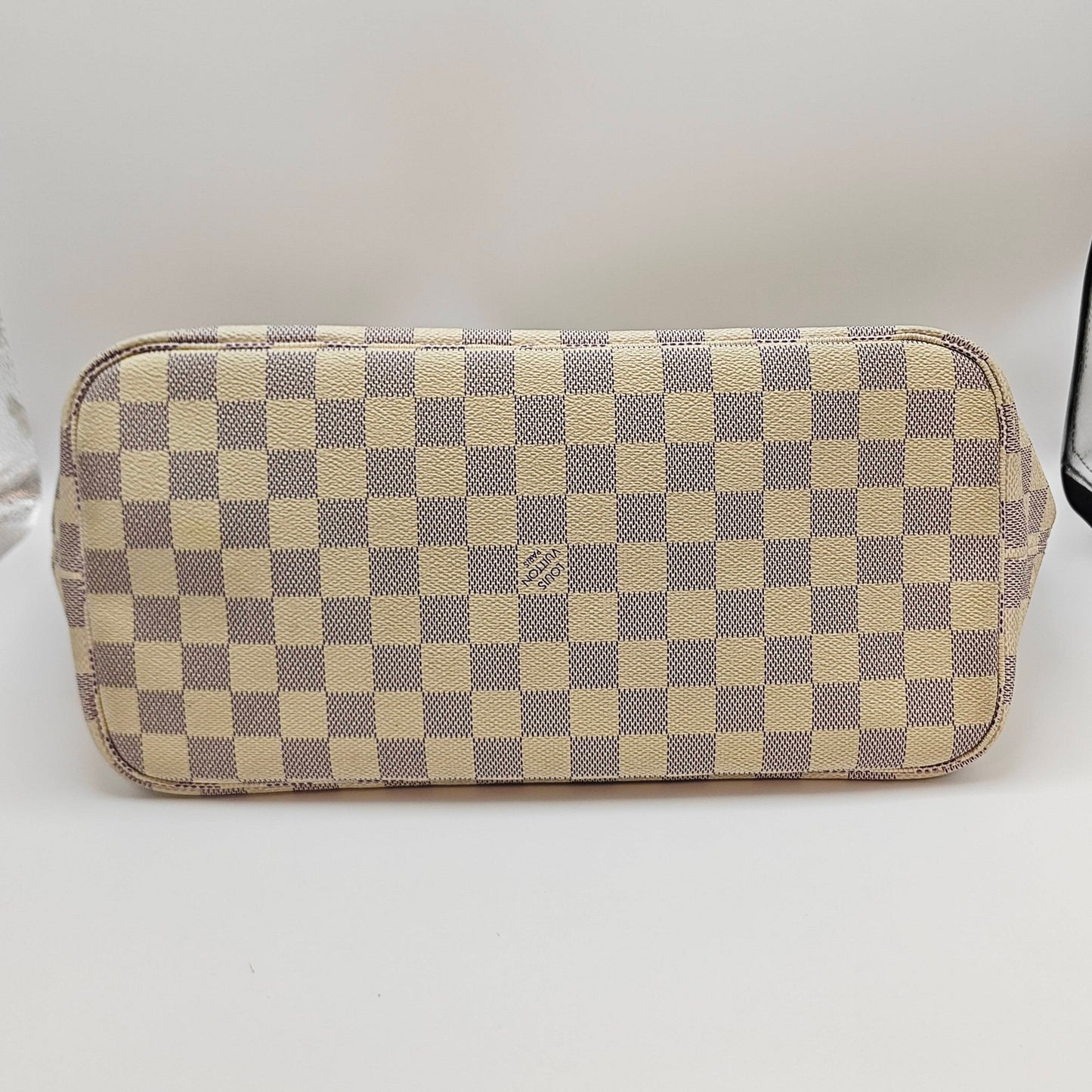 Louis Vuitton - Neverfull MM - Damier Azur coated canvas with Vachetta leather trim - White - (medium)
