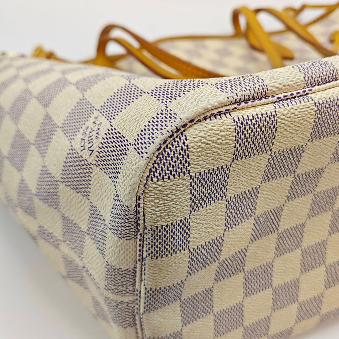 Louis Vuitton - Neverfull MM - Damier Azur coated canvas with Vachetta leather trim - White - (medium)