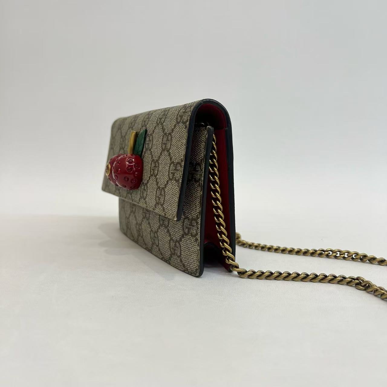Gucci - Cherry GG Supreme Wallet on Chain - GG Supreme coated canvas with leather trim - Beige and Ebony - (mini)