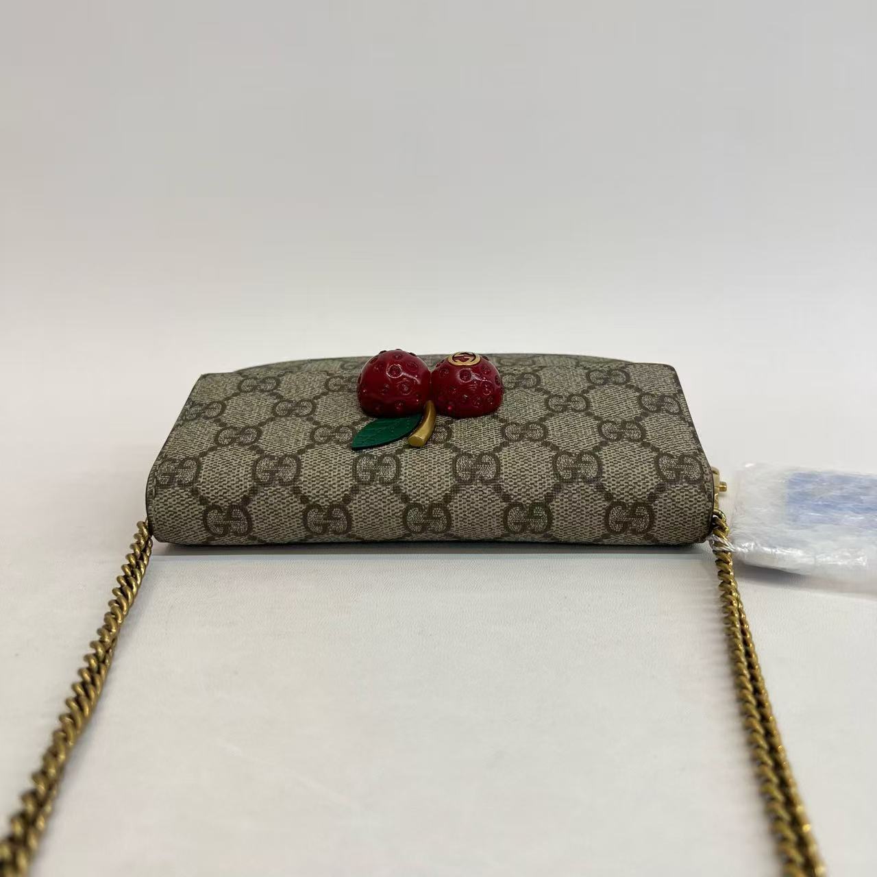 Gucci - Cherry GG Supreme Wallet on Chain - GG Supreme coated canvas with leather trim - Beige and Ebony - (mini)