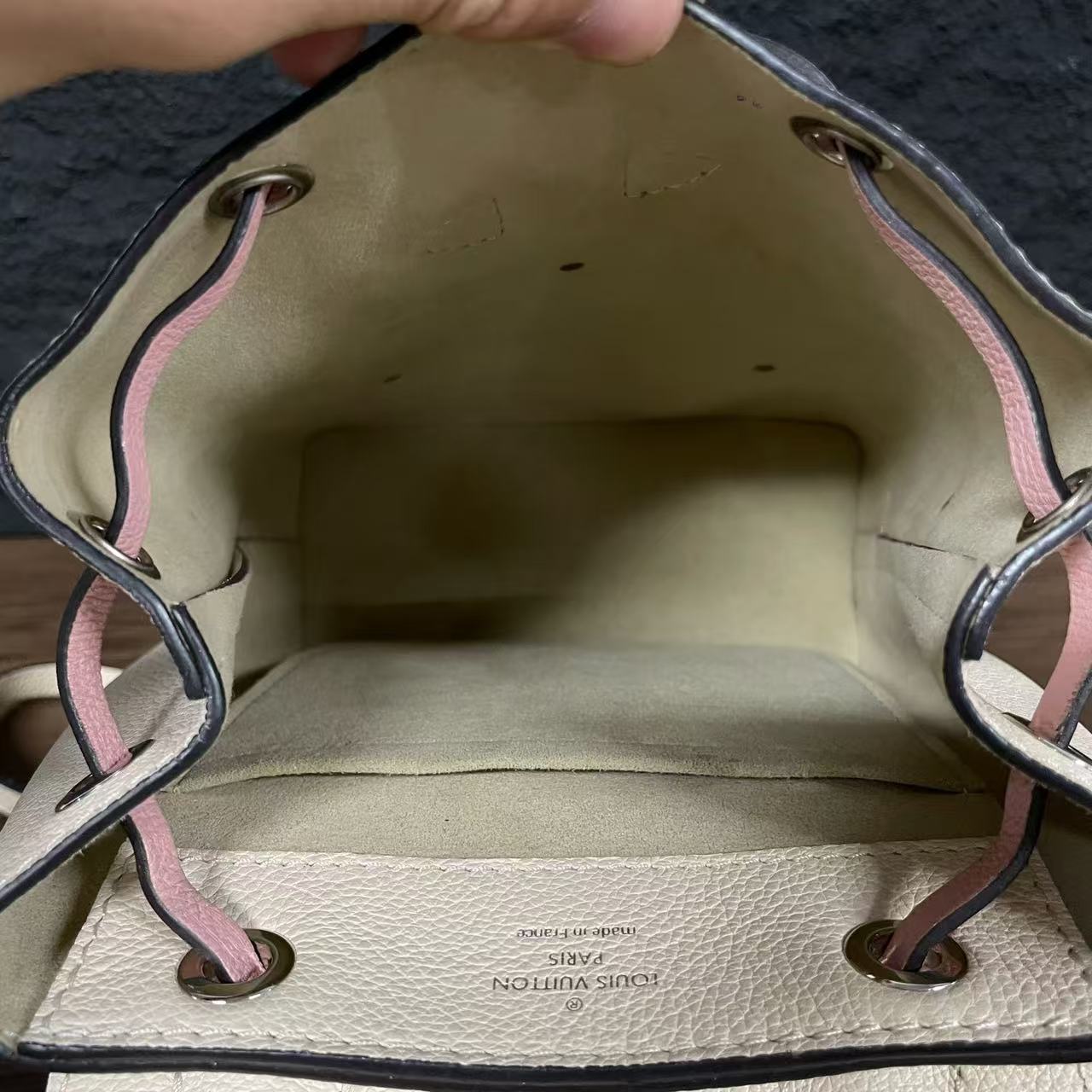 Louis Vuitton - Lockme Vertical Backpack - Grained calfskin leather - Beige with Multicolour accents - (Small)