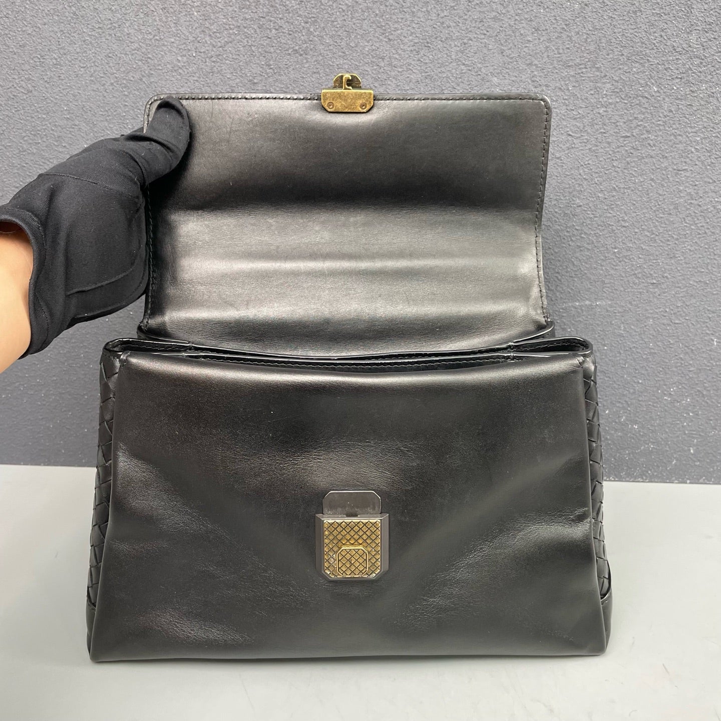 Bottega Veneta - Piazza Messenger Bag - Leather - Black - (medium)