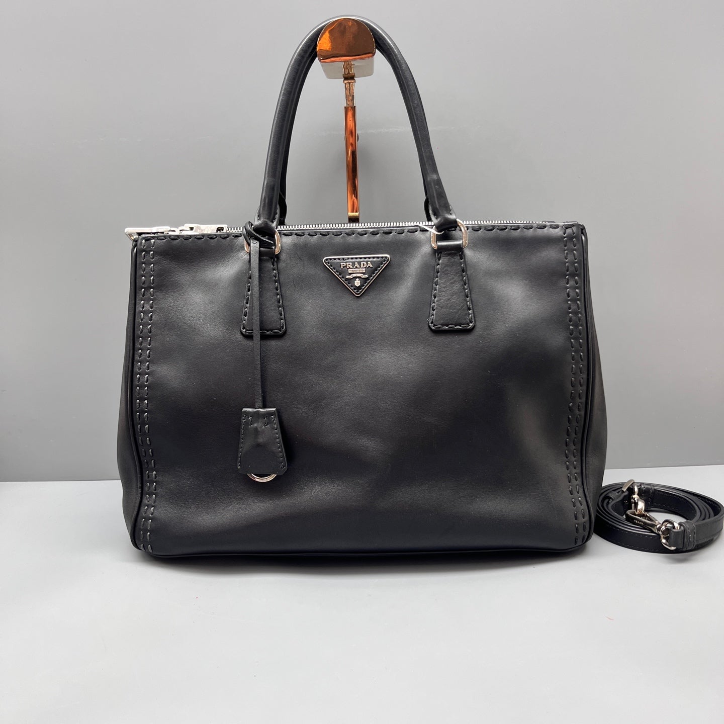 Prada - Galleria Bag with External Stitching - Leather - Black - (Medium)