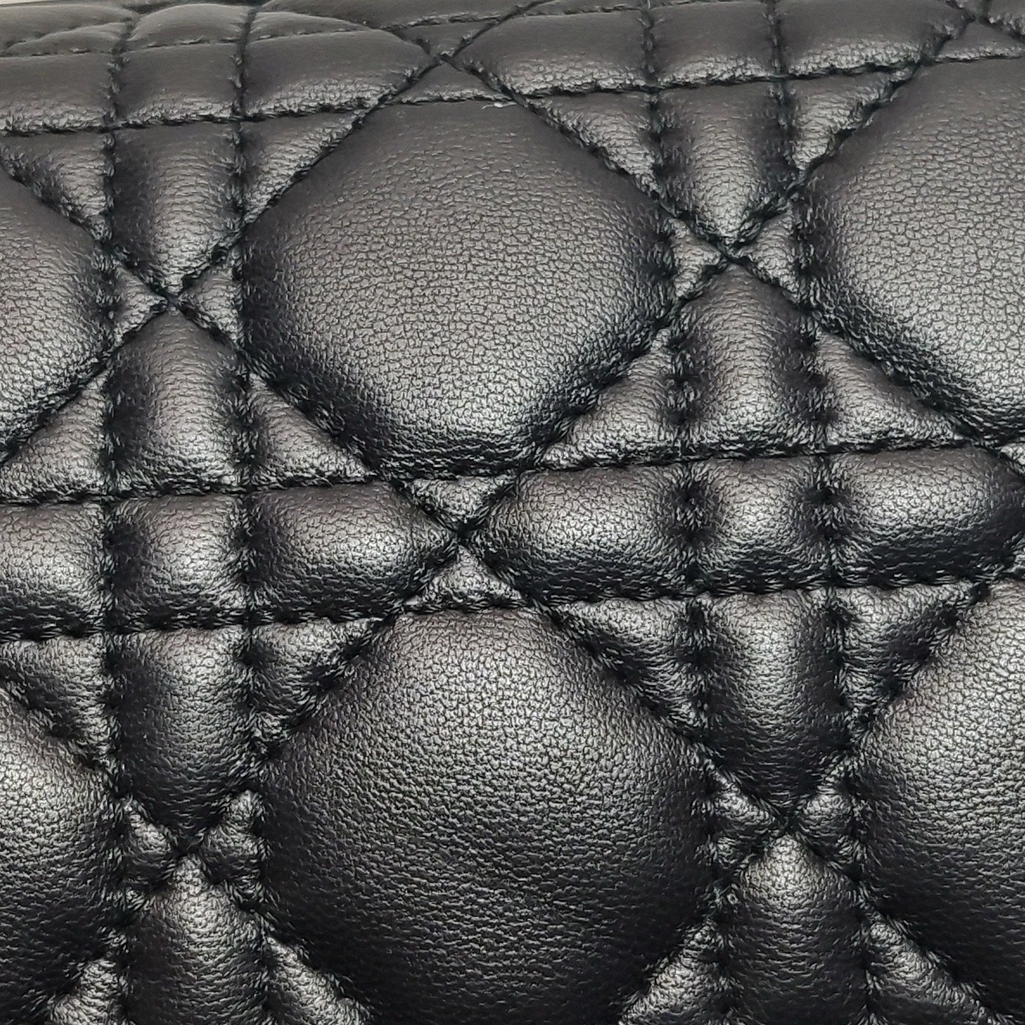 Dior - Lady Dior Tote - Grained calfskin leather - Black with Gold-Tone Hardware - (Medium)