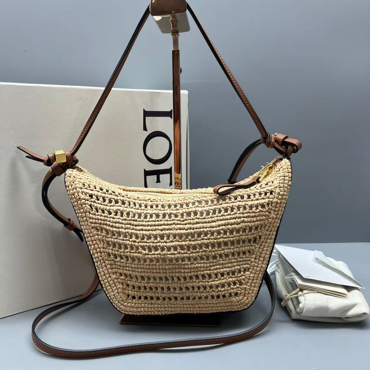 Loewe - Hammock Mini Woven & Leather - Woven raffia and smooth calfskin leather - Beige and Brown - (mini)