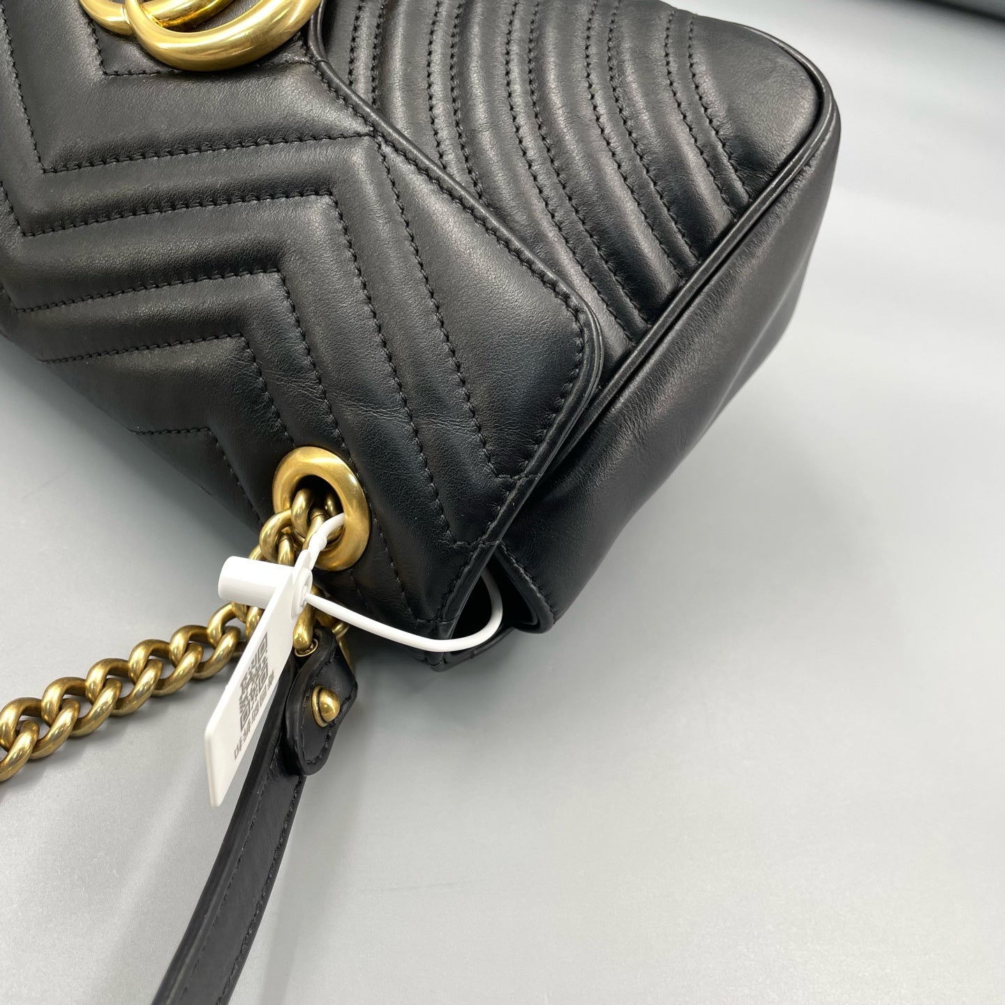 Gucci - GG Marmont Matelassé Shoulder Bag - Matelassé chevron leather - Black with Gold-Tone Hardware - (Medium)
