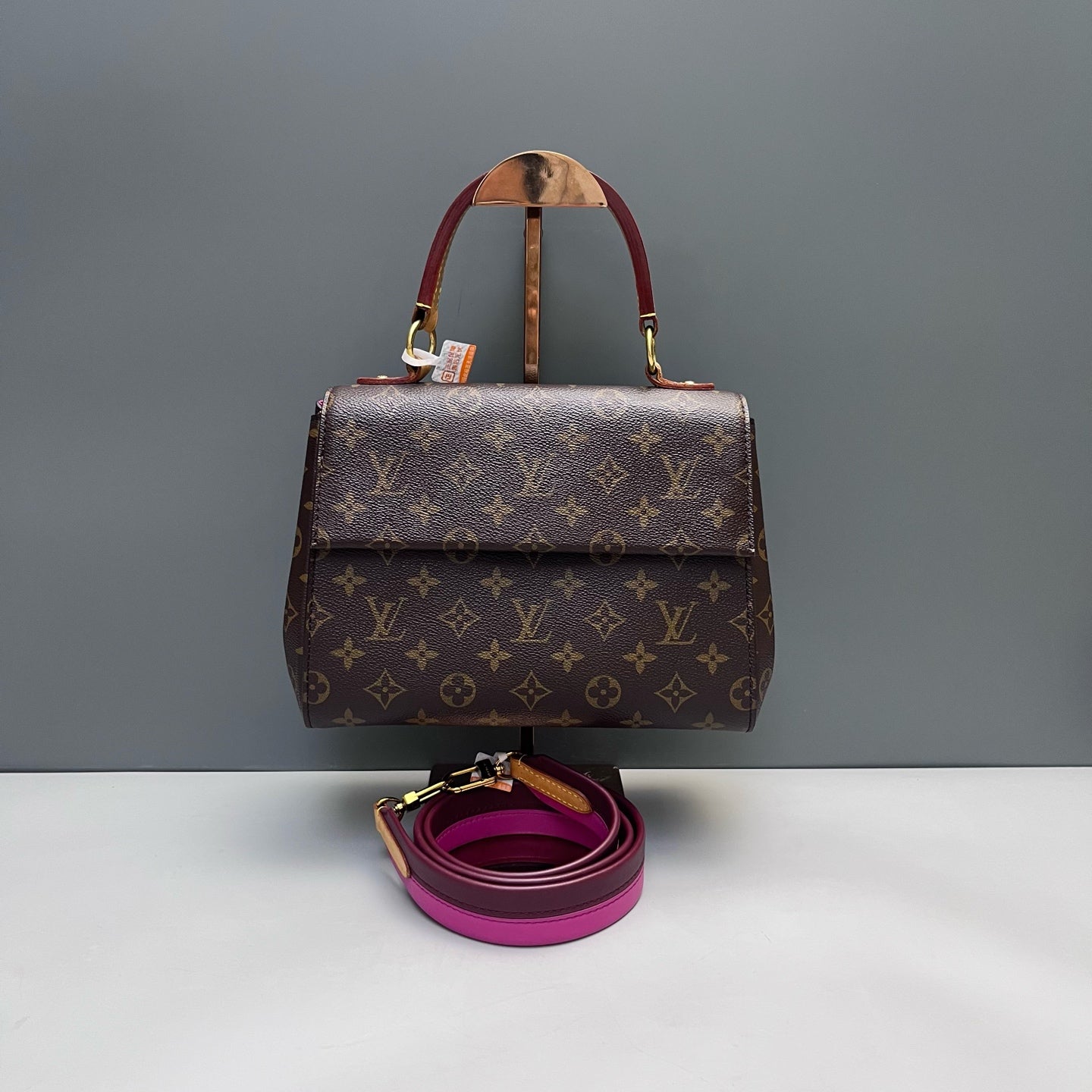 Louis Vuitton - Cluny BB - Monogram coated canvas with natural cowhide leather trim and colored smooth leather accents - Brown with fuchsia accents - (Medium)