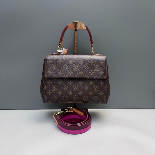 Louis Vuitton - Cluny BB - Monogram coated canvas with natural cowhide leather trim and colored smooth leather accents - Brown with fuchsia accents - (Medium)