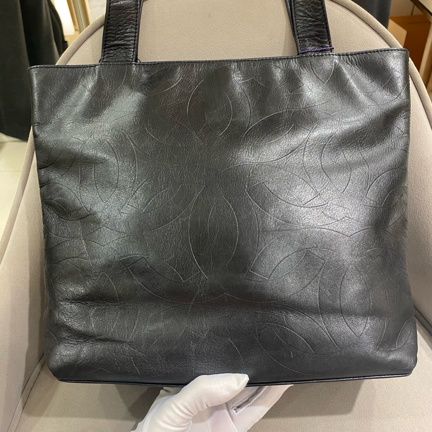 Chanel - Vintage Embossed CC Tote - Lambskin leather - Black - (Medium)