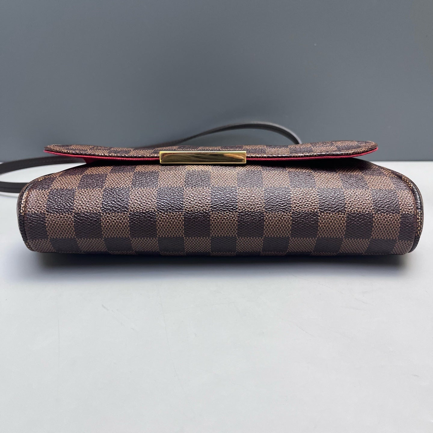Louis Vuitton - Favorite - Damier Ebene coated canvas with cowhide leather trim and fabric lining - Brown - (small)