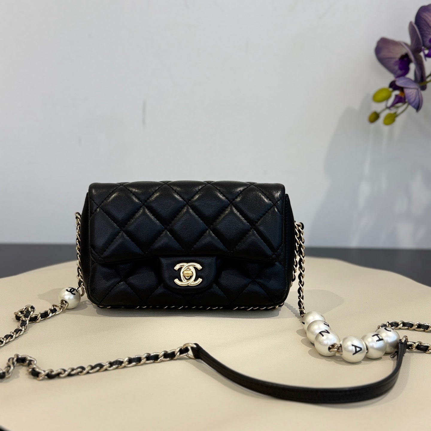 Chanel - Mini Flap Bag with Pearl Chain - Lambskin leather - Black - (mini)