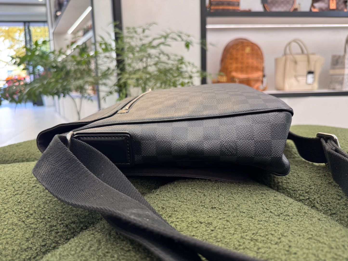 Louis Vuitton - District GM Messenger Bag - Coated Canvas and Leather - Black - (medium)