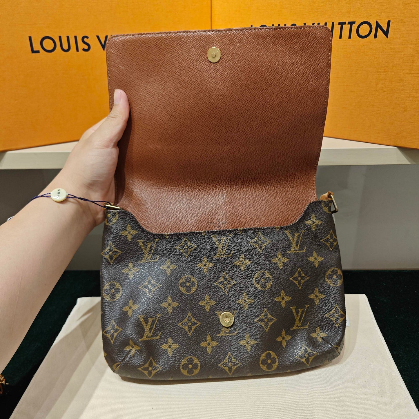 Louis Vuitton - Pochette Bosphore - Monogram coated canvas with vachetta leather trim and textile lining - Brown - (small)