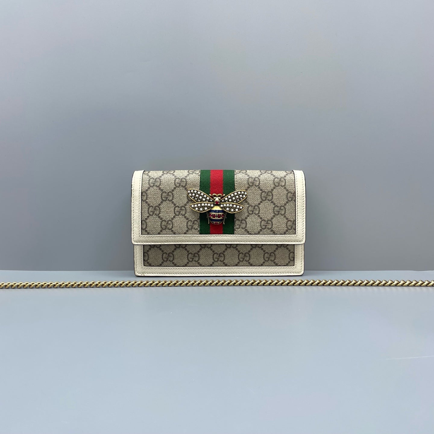 Gucci - Margaret Bee Wallet on Chain - GG Supreme coated canvas with grained leather trim - Beige, White, Red, Green - (Mini)
