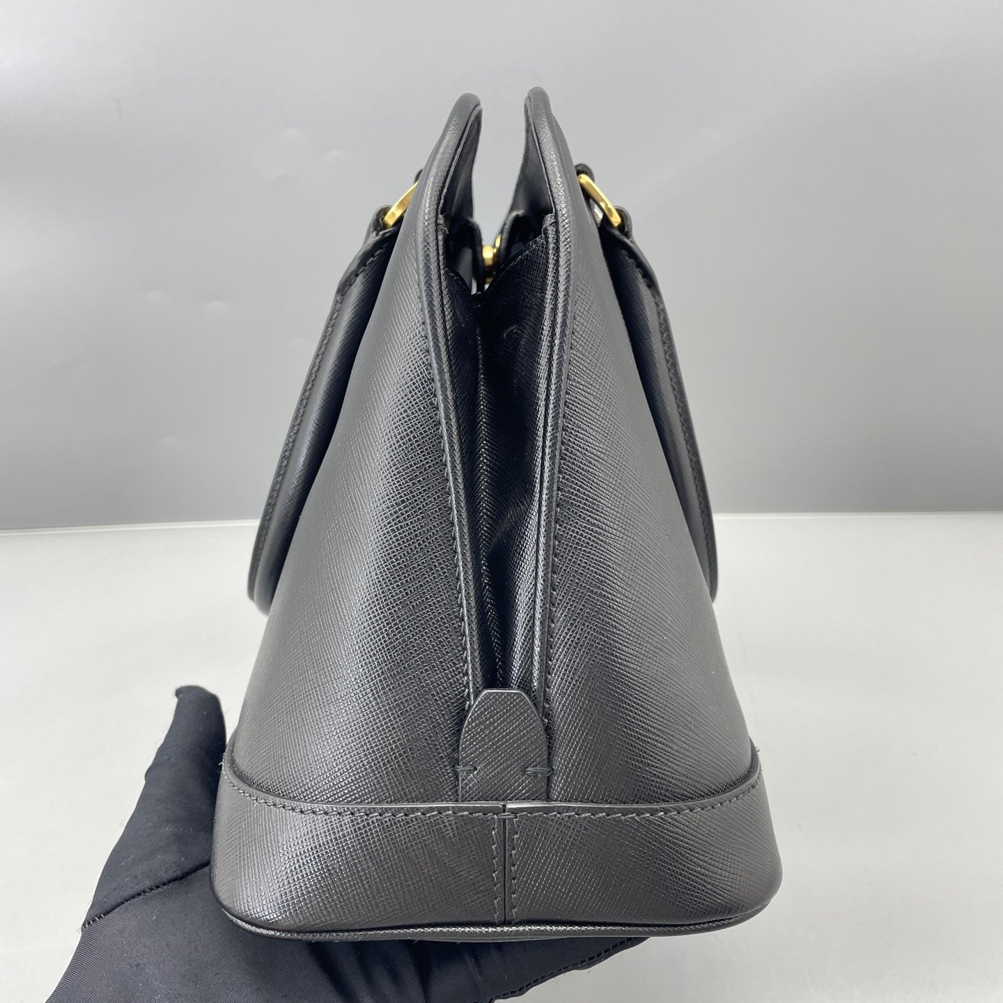 Prada - Saffiano Lux Dome Satchel - Saffiano leather - Black - (medium)