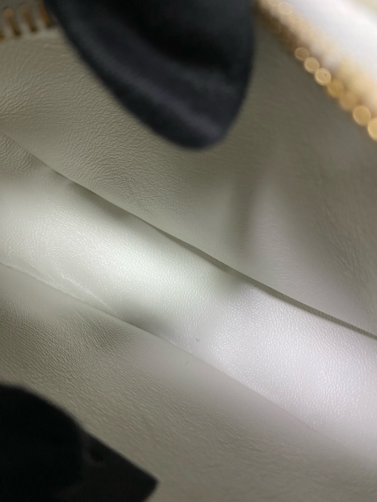 Fendi - Crescent Bag CE8629 - Lambswool felt - White with Gold-Tone Hardware - (mini)