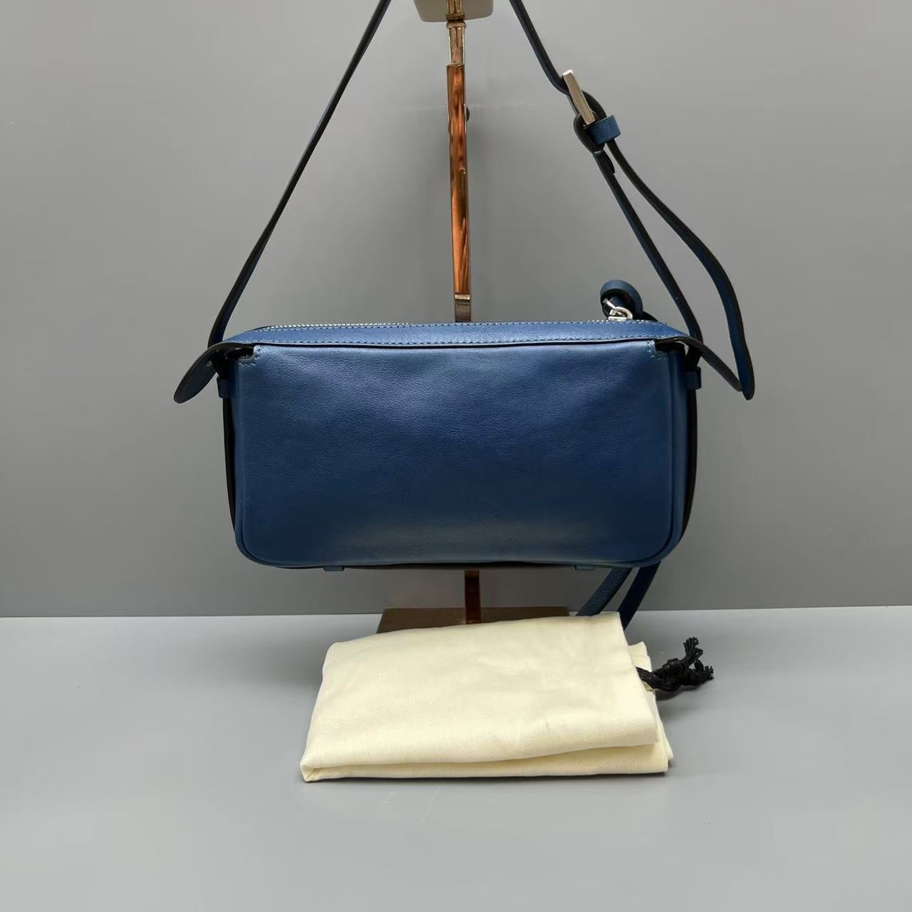 Fendi - Simply Shoulder Bag - Grained leather - Deep Blue - (Small)