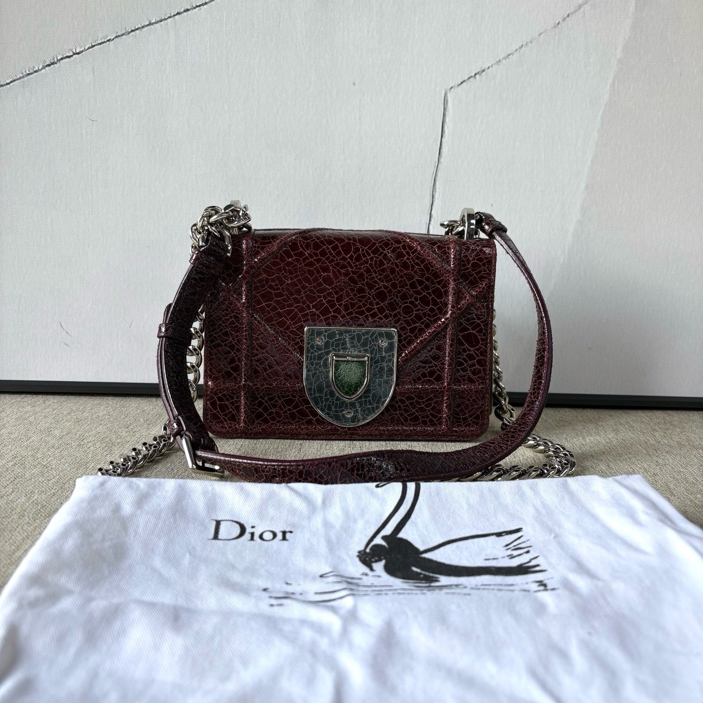 Dior - Ama Shield Bag with Cracked Texture - Fawn leather - Burgundy - (small)