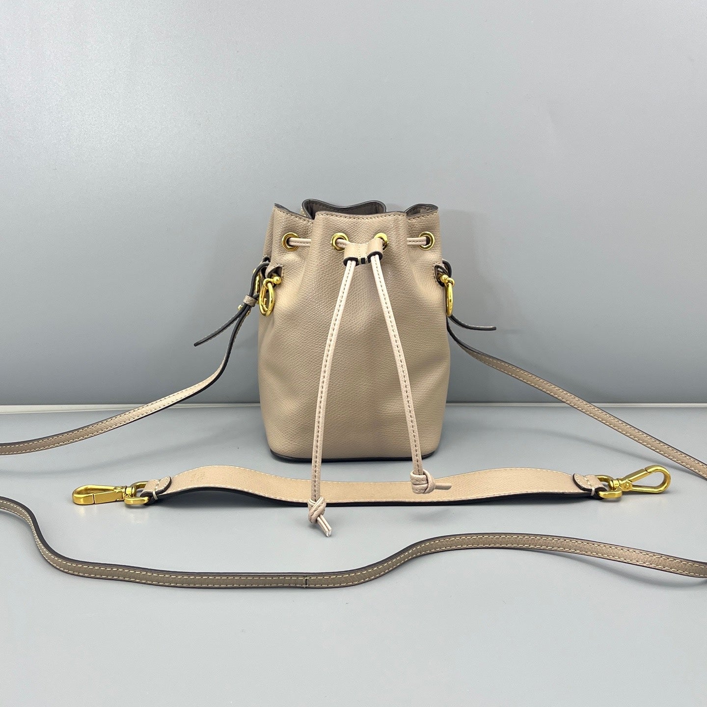 Fendi - Mon Tresor Mini Bucket Bag - Grained leather - Grey - (mini)