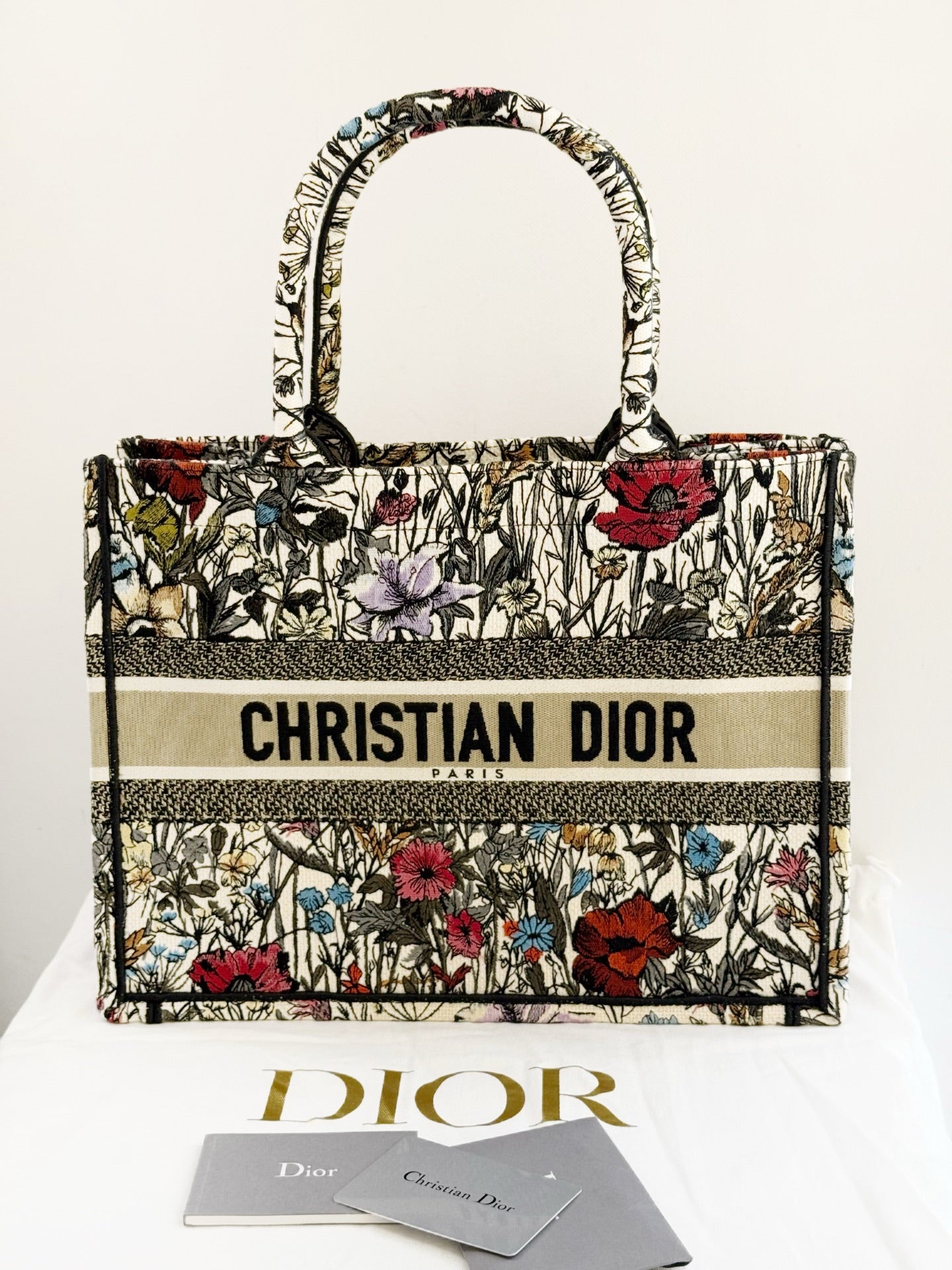 Dior - Dior Book Tote Limited Edition "Wheat and Hibiscus" - Embroidered canvas - Multicolour - (medium)