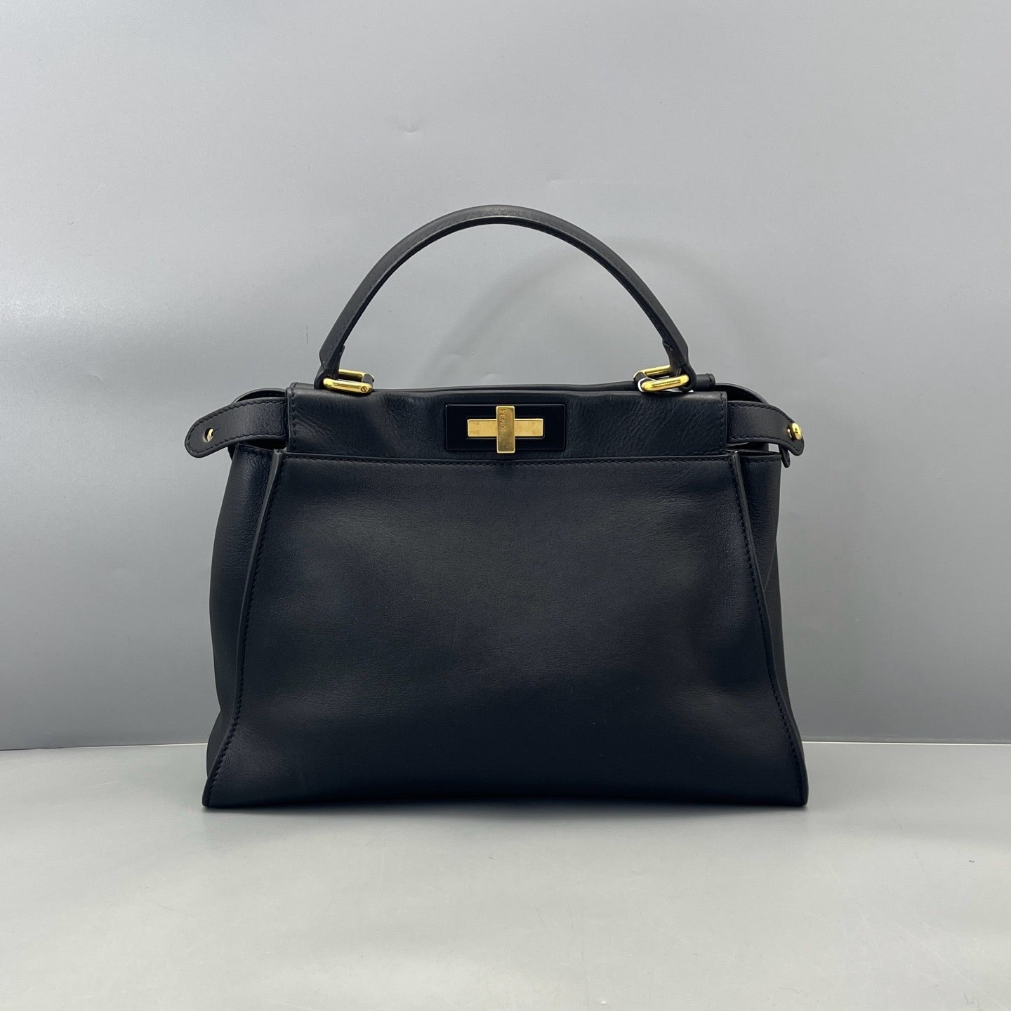 Fendi - Peekaboo Medium - Leather - Black - (Medium)