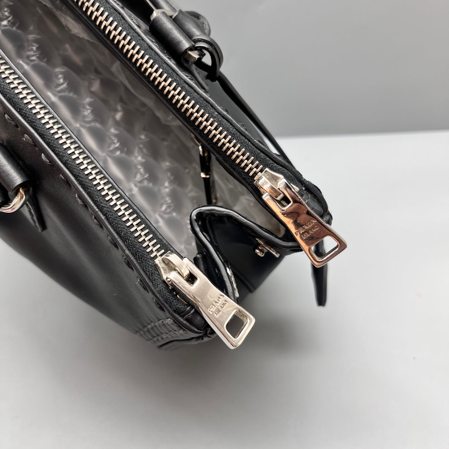 Prada - Galleria Bag with External Stitching - Leather - Black - (Medium)