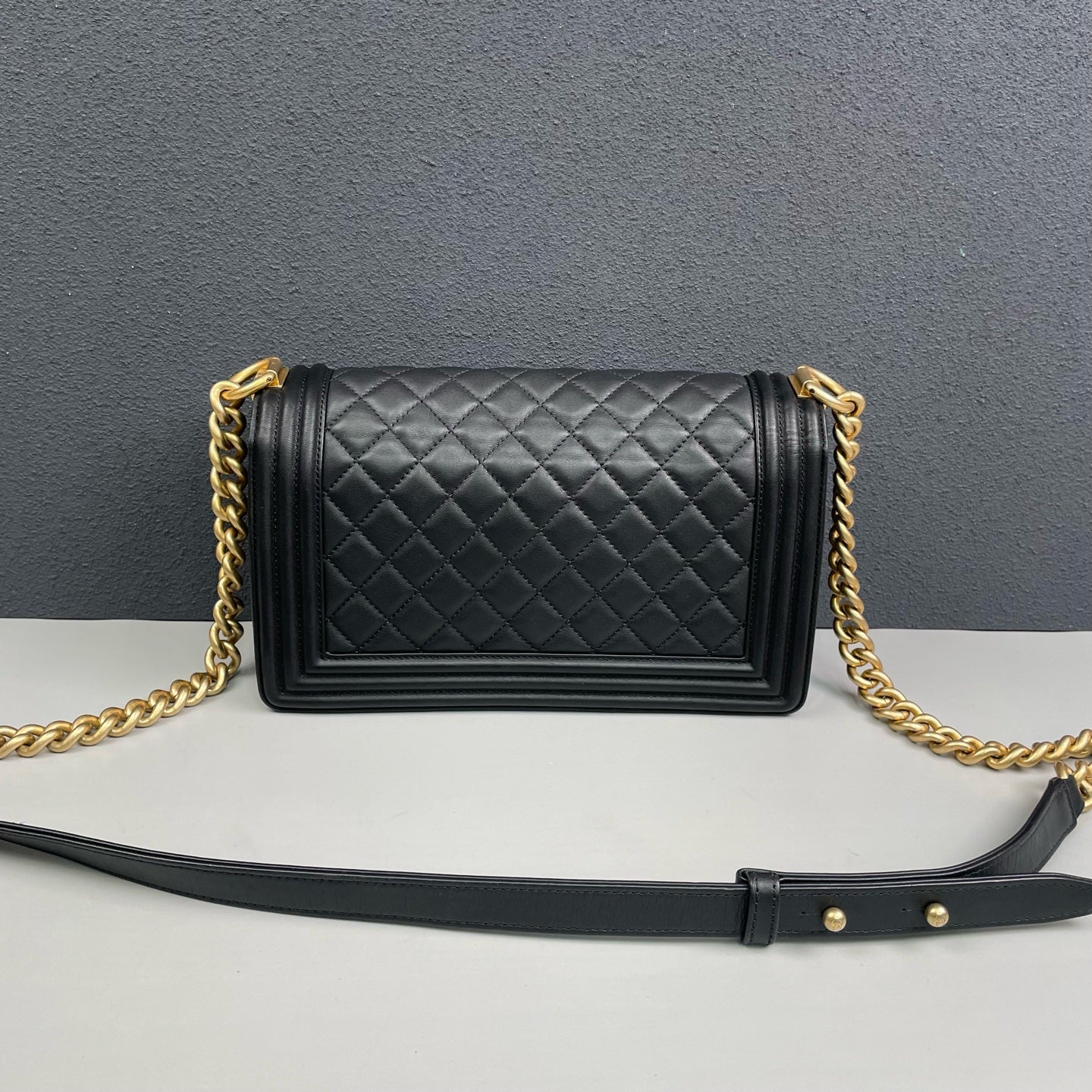 Chanel - Boy Chanel Medium Flap Bag - Lambskin leather - Black - (Medium)