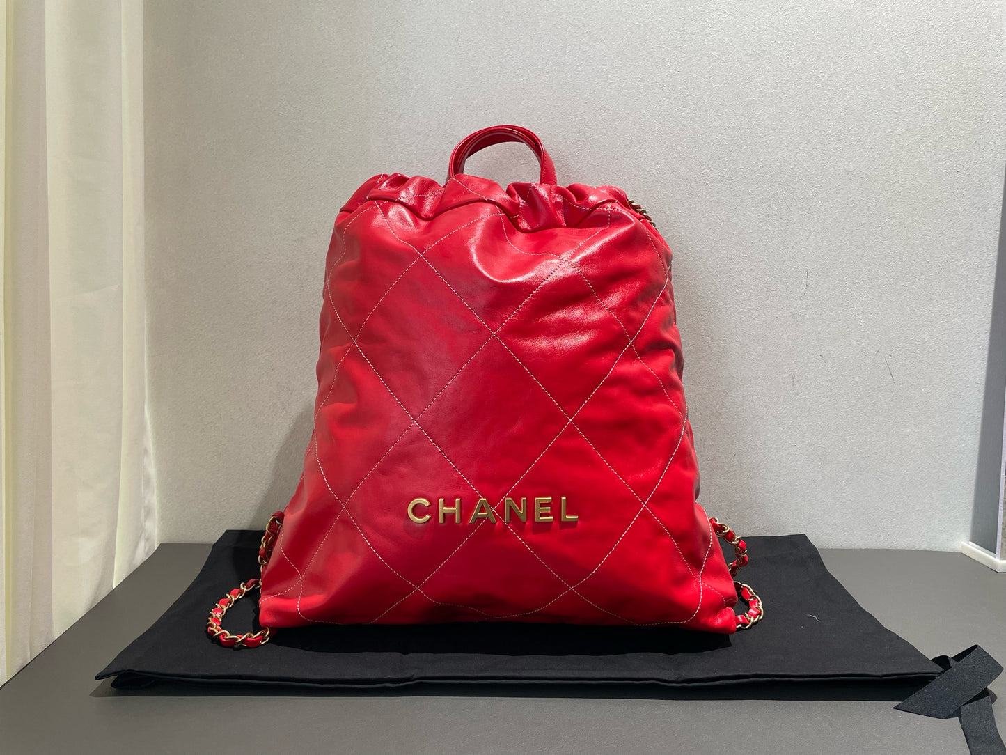 Chanel - 22 Bag Backpack - Calfskin leather - Red - (Large)