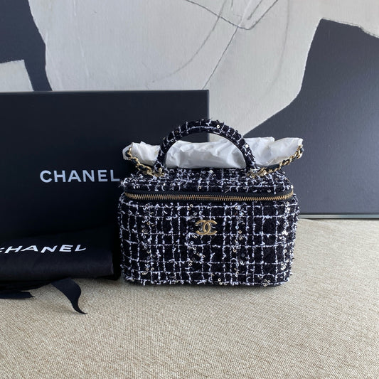 Chanel - Tweed Sequin Cosmetic Box Bag - Tweed and lambskin leather with sequins - Black and White with Gold-Tone Hardware - (mini)