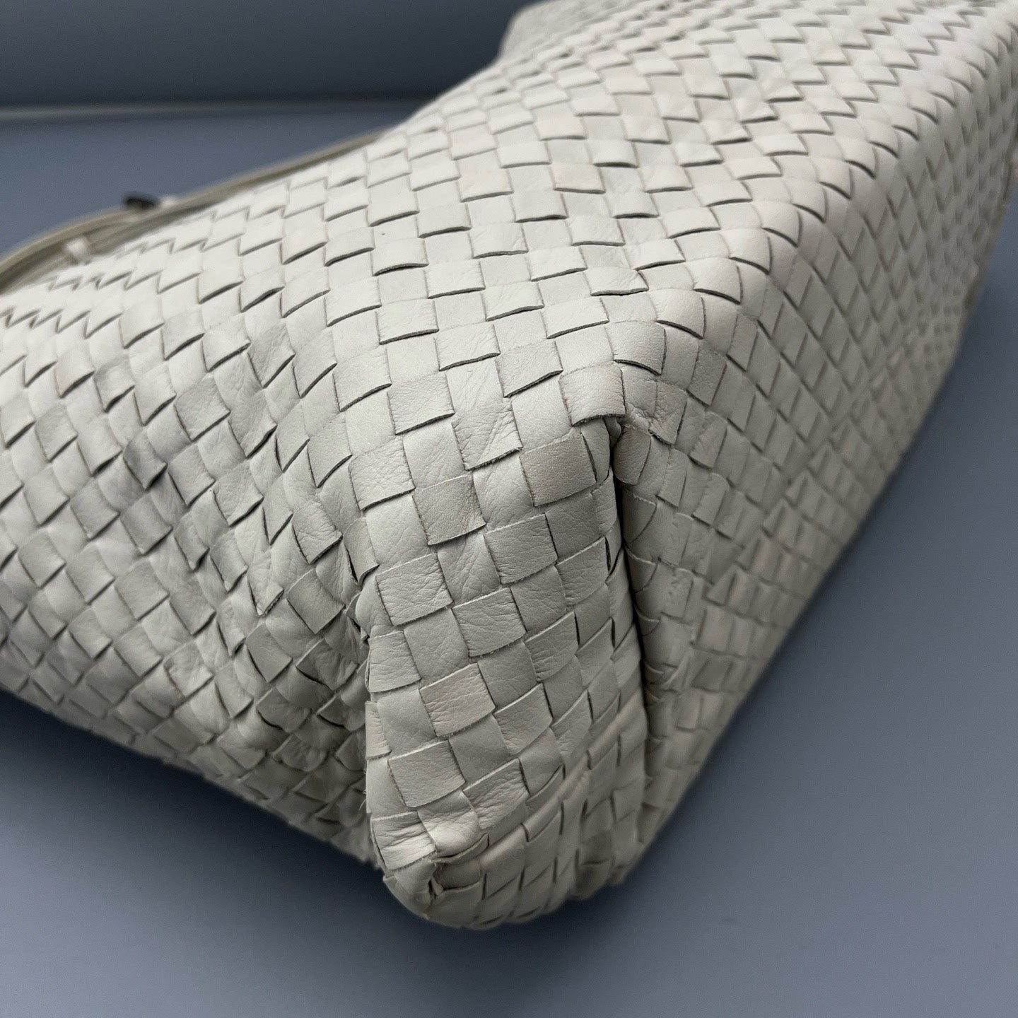 Bottega Veneta - Intrecciato Woven Shoulder Tote Bag - Leather - White - (medium)