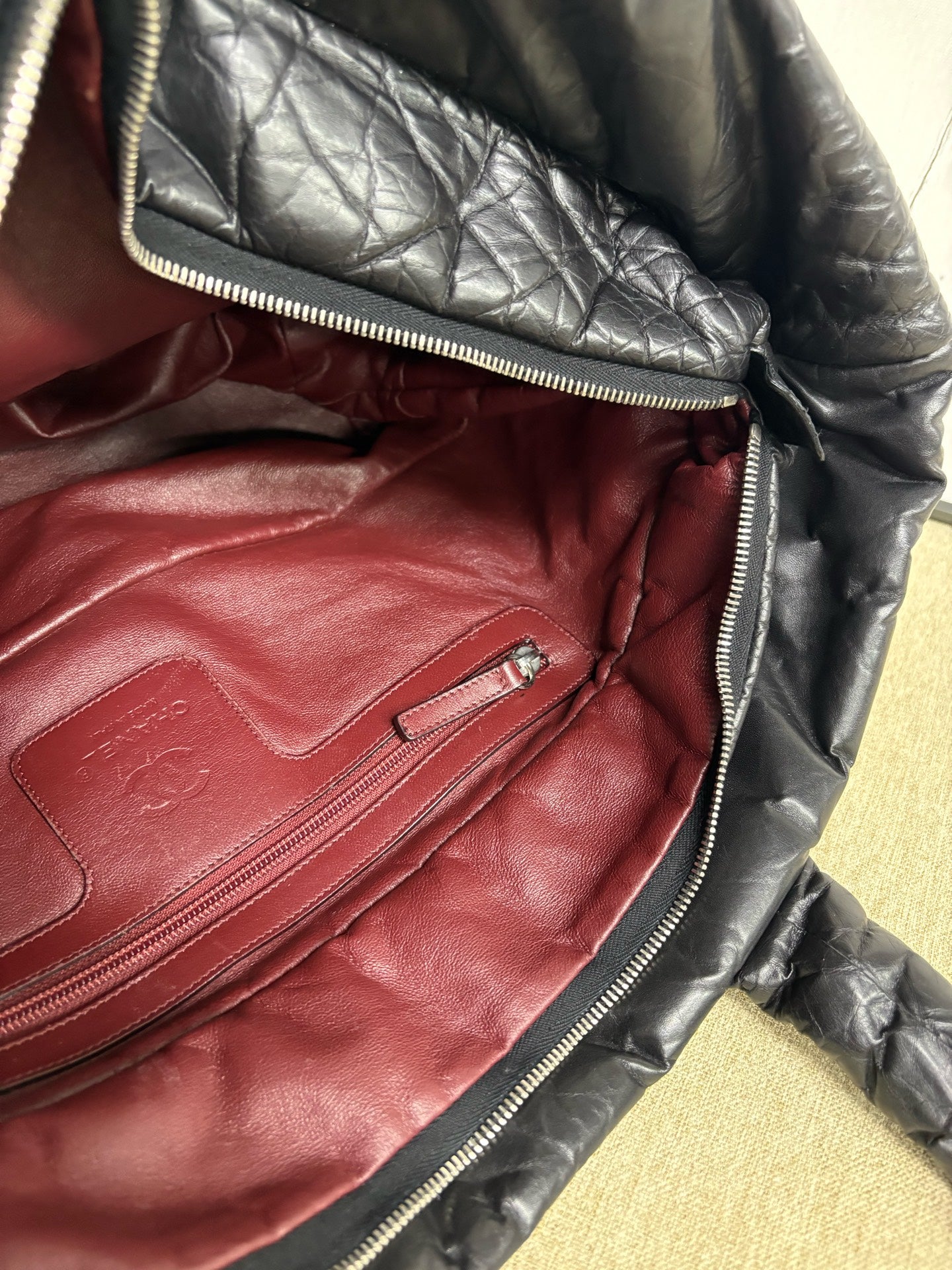 Chanel - Cocoon Puffer Tote - Oiled Waxed Calfskin Leather - Black - (Medium)