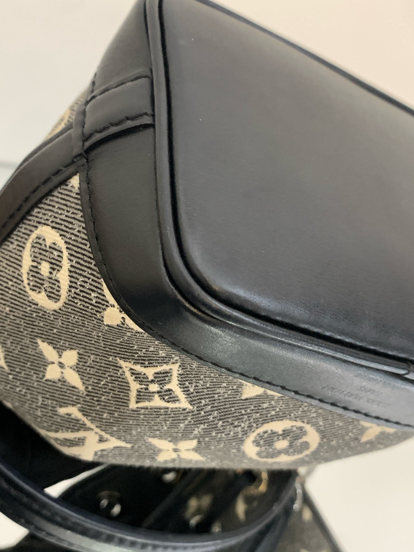 Louis Vuitton - Noe Denim Monogram Bucket Bag - Denim with cowhide leather trim - Grey - (mini)