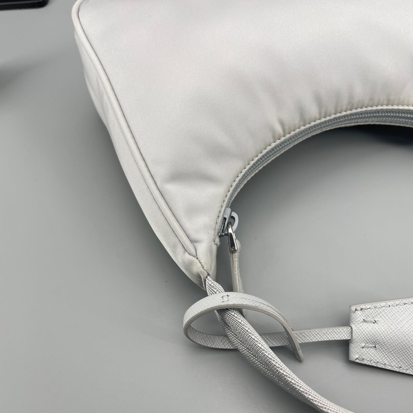 Prada - Re-Edition 2000 Nylon Hobo - Nylon - Grey - (Mini)