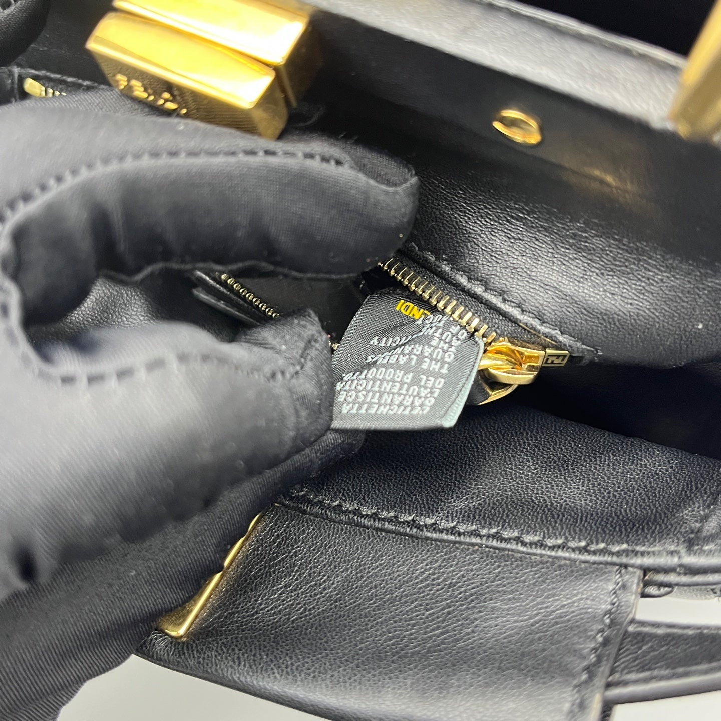Fendi - Peekaboo Small - Leather - Black - (Small)
