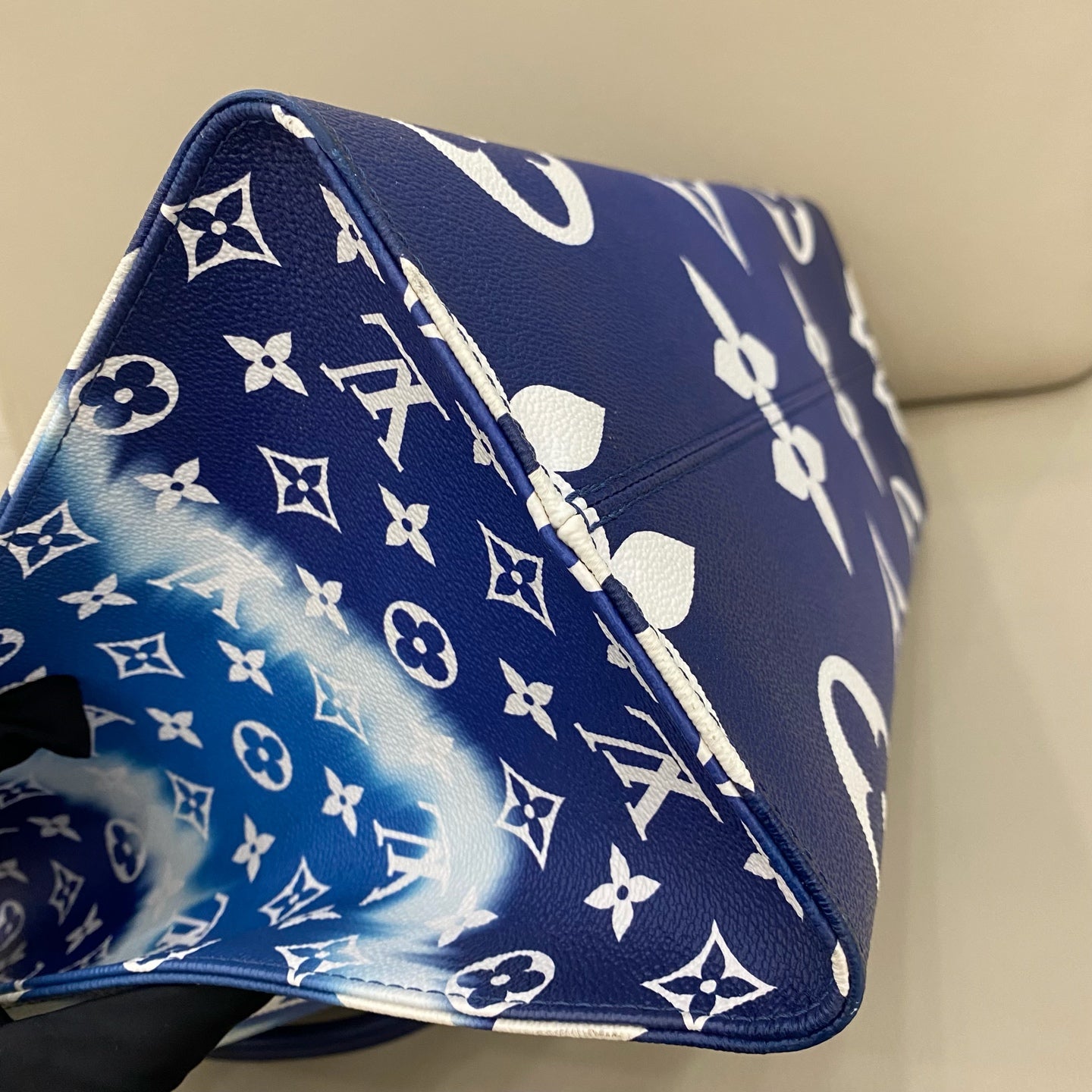 Louis Vuitton - Onthego GM Tie-Dye Gradient - Monogram Giant coated canvas with leather trim - Blue - (large)
