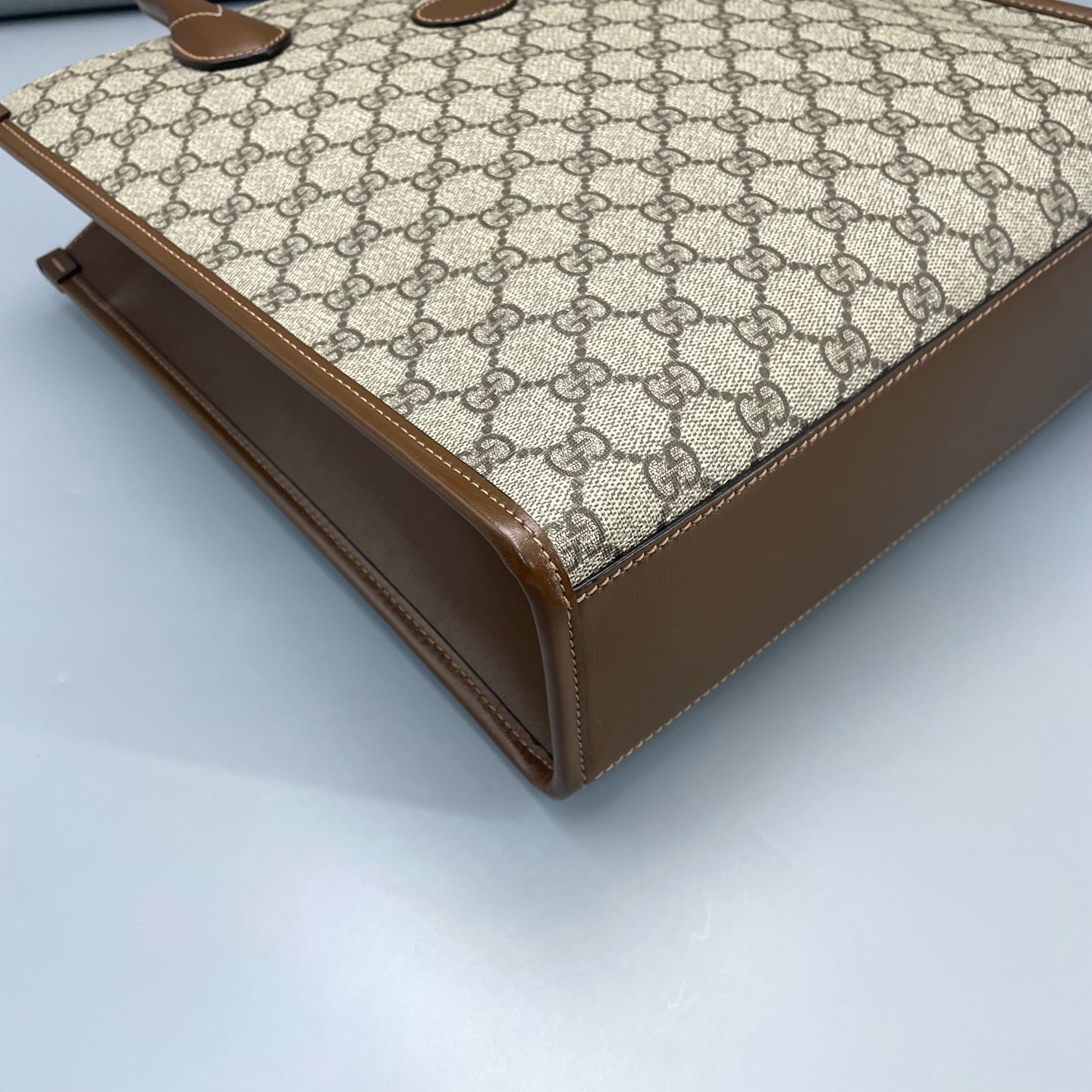 Gucci - 303210L5735 - GG Supreme canvas with leather trim - Caramel and Beige - (medium)
