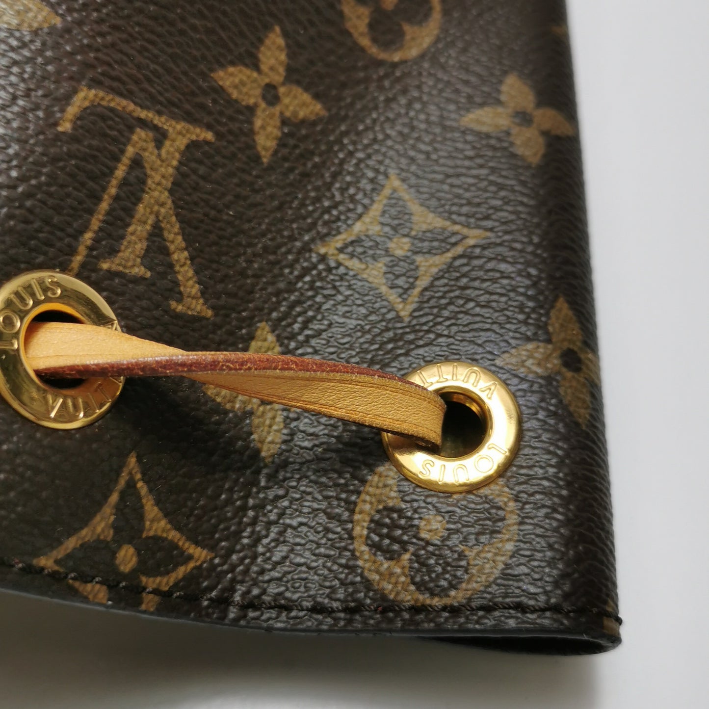 Louis Vuitton - Montsouris - Monogram coated canvas with natural cowhide leather trim - Brown - (medium)