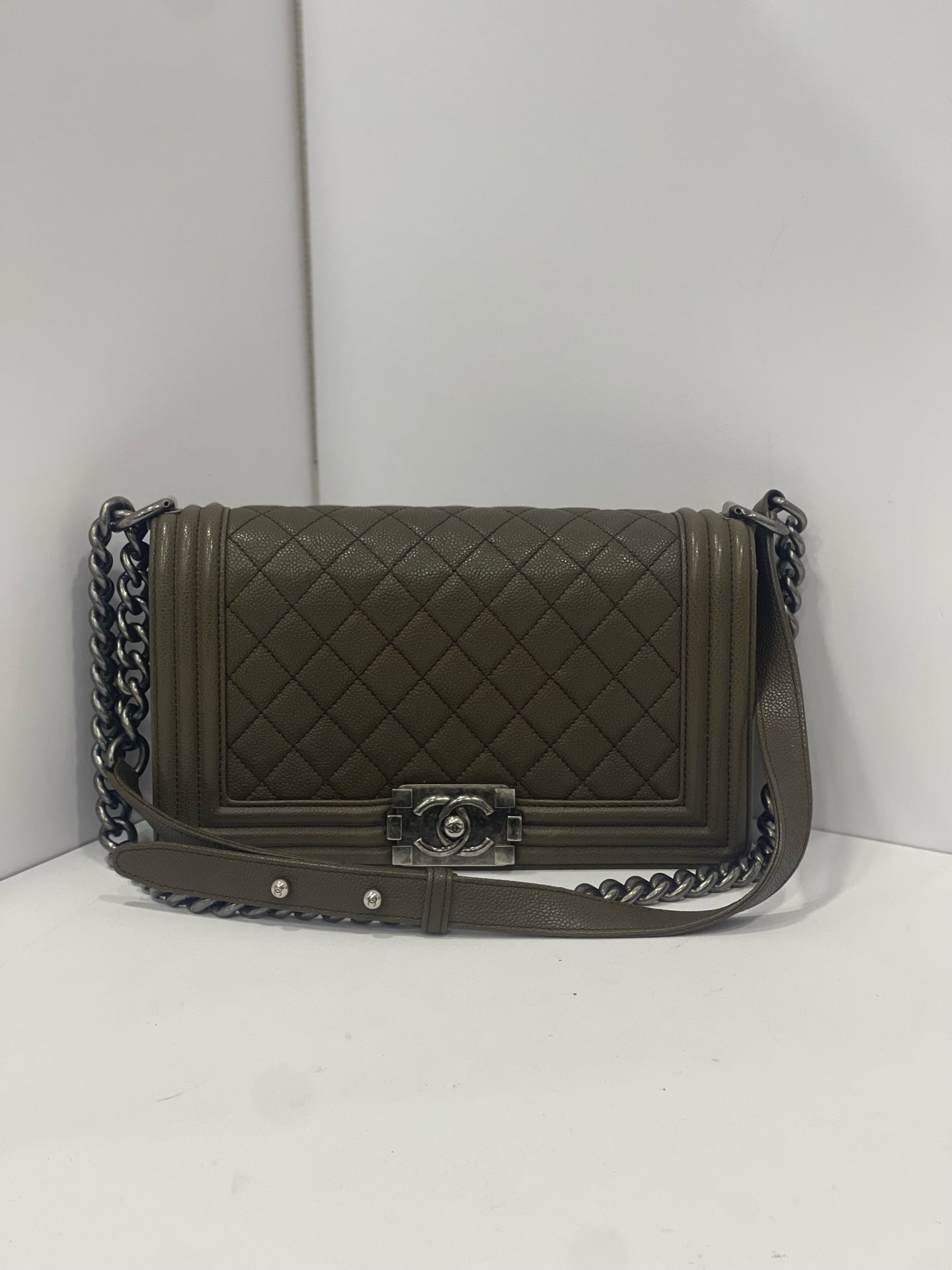 Chanel - Boy Bag Medium - Grained calfskin leather - Olive Green - (Medium)