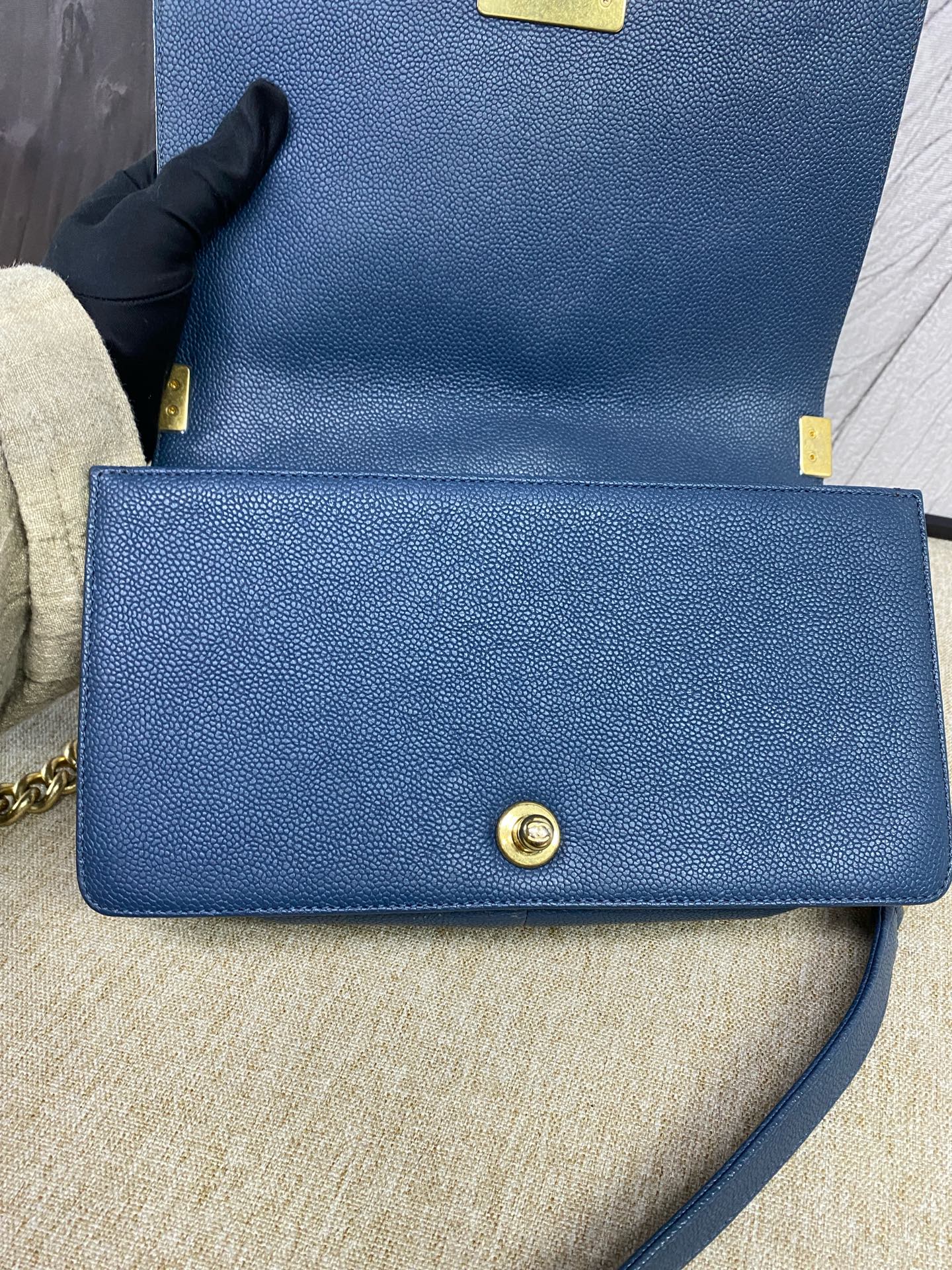 Chanel - Le Boy Medium - Caviar leather - Blue - (Medium)