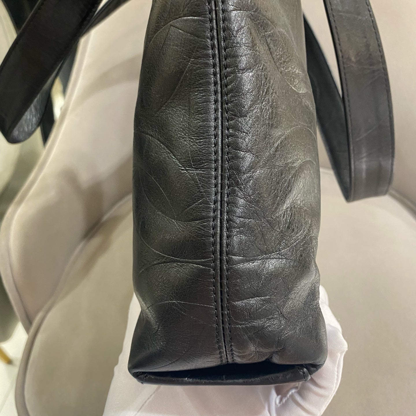 Chanel - Vintage Embossed CC Tote - Lambskin leather - Black - (Medium)