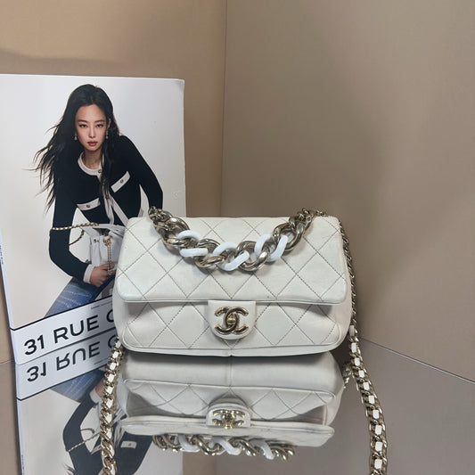 Chanel - Flap Bag with Chunky Enamel Chain - Lambskin leather - White with Gold-Tone Hardware and White Enamel - (small)