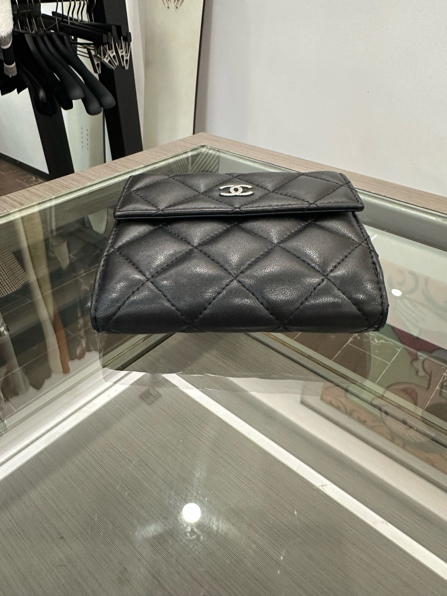 Chanel - Classic Quilted Trifold Wallet - Lambskin leather - Black - (Small)