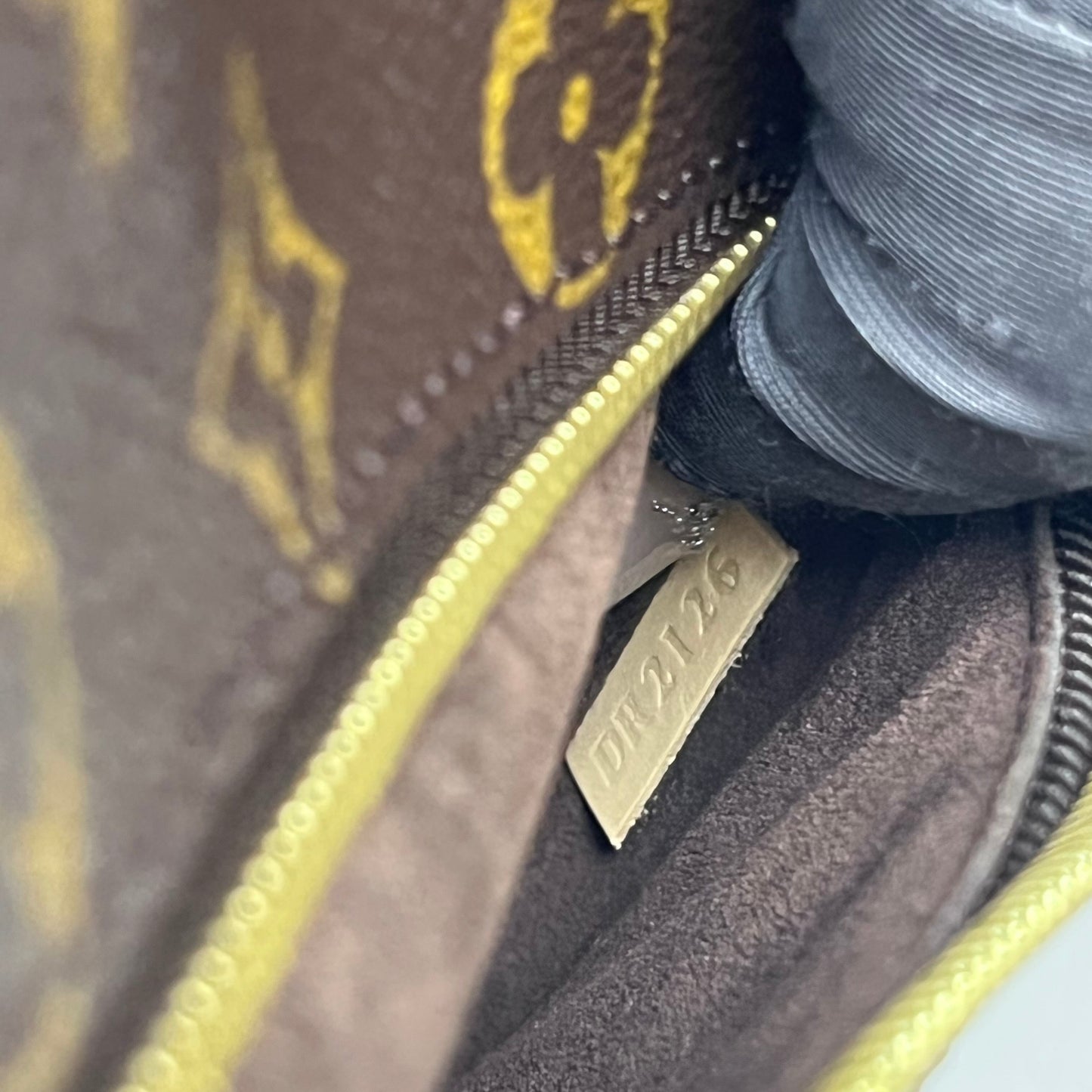 Louis Vuitton - Pochette Metis - Monogram coated canvas with Vachetta leather trim - Brown - (Medium)